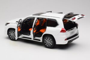 Lexus LX570 J200 Bel LCD 1:18 LCD18010-WH Kovina – slika 5 od 8