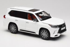 Lexus LX570 J200 Bel LCD 1:18 LCD18010-WH Kovina – slika 6 od 8