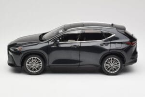 Lexus NX450h+ AZ20 Črn Kyosho 1:18 08968GBK Smola – slika 4 od 8