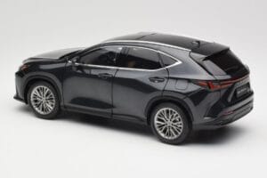 Lexus NX450h+ AZ20 Črn Kyosho 1:18 08968GBK Smola – slika 7 od 8