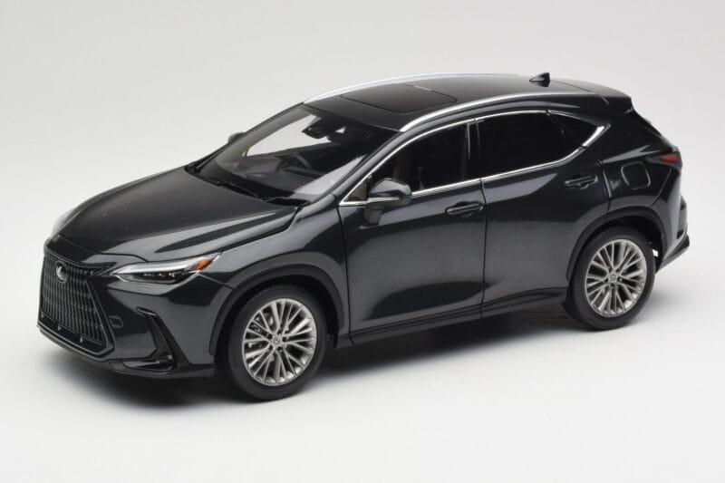 Lexus NX450h+ AZ20 Črn Kyosho 1:18 08968GBK Smola