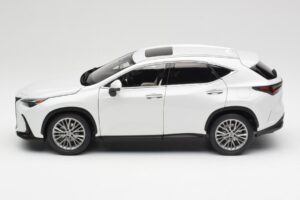 Lexus NX450h+ AZ20 Bel Kyosho 1:18 08968Q Smola – slika 4 od 8