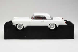 Lincoln Continental Mark II Bela Road Signature 1:18 20078-P1 Kovina – slika 3 od 6