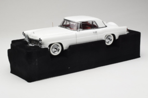 Lincoln Continental Mark II Bela Road Signature 1:18 20078-P1 Kovina