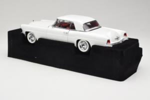 Lincoln Continental Mark II Bela Road Signature 1:18 20078-P1 Kovina – slika 5 od 6