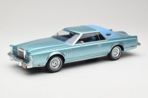 Lincoln Continental Mark V Blue Metallic MCG 1:18 MCG18369 Kovina