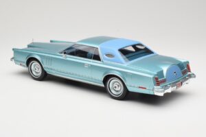 Lincoln Continental Mark V Blue Metallic MCG 1:18 MCG18369 Kovina – slika 5 od 6