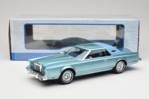 Lincoln Continental Mark V Blue Metallic MCG 1:18 MCG18369 Kovina – slika 6 od 6