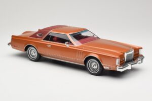 Lincoln Continental Mark V Crystal Apricot Metallic MCG 1:18 MCG18370 Kovina – slika 4 od 6