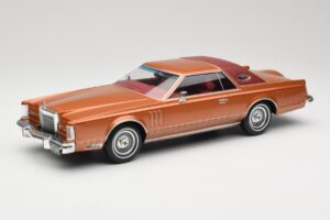 Lincoln Continental Mark V Crystal Apricot Metallic MCG 1:18 MCG18370 Kovina