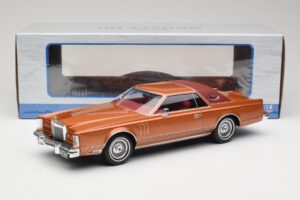 Lincoln Continental Mark V Crystal Apricot Metallic MCG 1:18 MCG18370 Kovina – slika 6 od 6