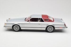 Lincoln Continental Mark V Coupe Srebrn BoS Models 1:18 BOS084 Smola – slika 3 od 6