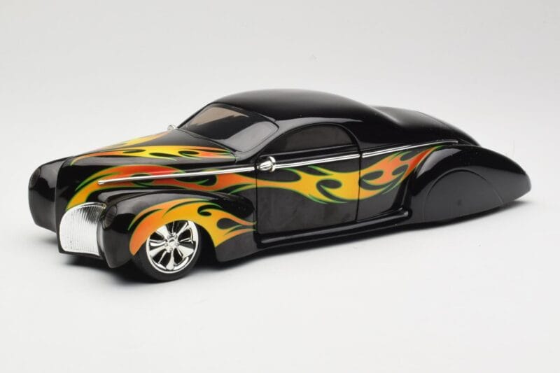 Lincoln Zephyr Scrape Custom Črn s Plameni Hot Wheels 1:18 57319 Kovina