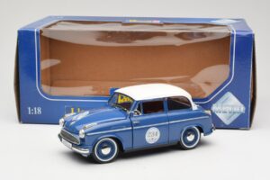 Lloyd Alexander TS #234 Modra Revell 1:18 08463 Kovina – slika 8 od 8