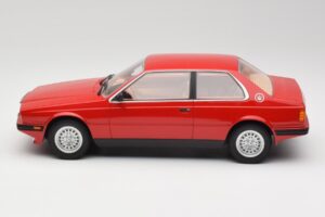Maserati BiTurbo Coupe Rosso Corsa Minichamps 1:18 107123501 Smola – slika 3 od 6