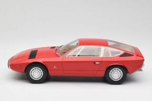 Maserati Khamsin Rdeč Minichamps 1:18 107123821 Smola – slika 3 od 6