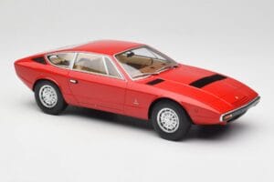 Maserati Khamsin Rdeč Minichamps 1:18 107123821 Smola – slika 4 od 6