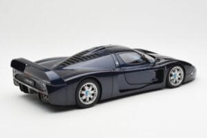 Maserati MC12 Road Car Modra Metallic AUTOart 1:18 75802 Kovina – slika 3 od 8