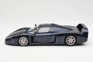 Maserati MC12 Road Car Modra Metallic AUTOart 1:18 75802 Kovina – slika 4 od 8