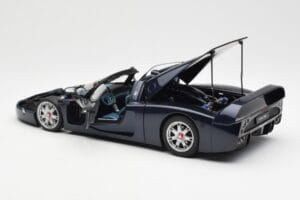 Maserati MC12 Road Car Modra Metallic AUTOart 1:18 75802 Kovina – slika 5 od 8