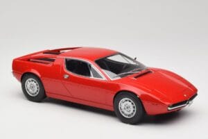 Maserati Merak Rdeč Minichamps 1:18 107123761 Smola – slika 4 od 6