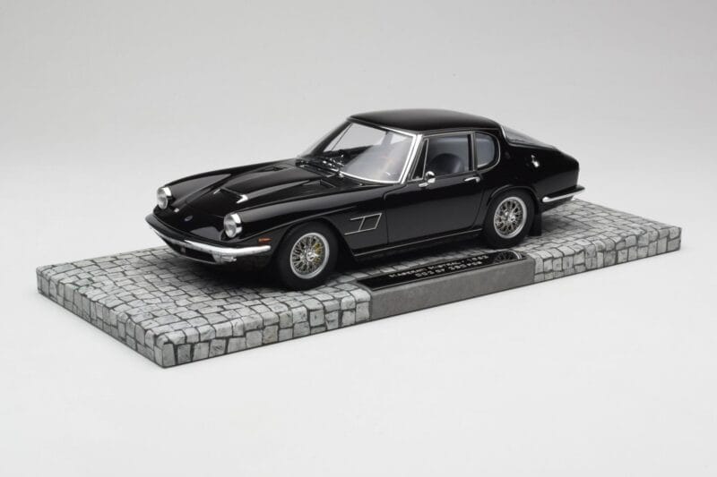Maserati Mistral Črn Minichamps 1:18 107123421 Smola