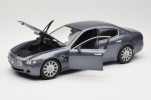 Maserati Quattroporte Blue Metallic Hot Wheels 1:18 B7003 Kovina – slika 2 od 8