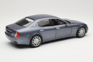 Maserati Quattroporte Blue Metallic Hot Wheels 1:18 B7003 Kovina – slika 3 od 8