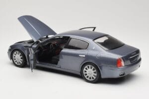 Maserati Quattroporte Blue Metallic Hot Wheels 1:18 B7003 Kovina – slika 5 od 8