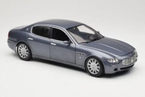 Maserati Quattroporte Blue Metallic Hot Wheels 1:18 B7003 Kovina – slika 6 od 8
