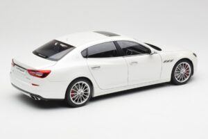 Maserati Quattroporte VI GTS Alpine Bel AUTOart 1:18 75808 Kovina – slika 3 od 8