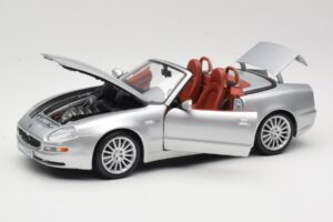 Maserati Spyder Srebrna Maisto 1:18 31667 Kovina – slika 2 od 8