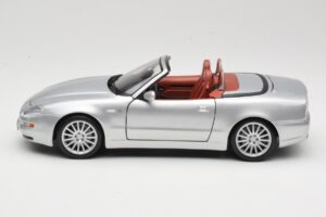 Maserati Spyder Srebrna Maisto 1:18 31667 Kovina – slika 4 od 8