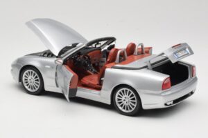 Maserati Spyder Srebrna Maisto 1:18 31667 Kovina – slika 5 od 8