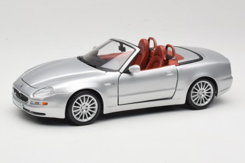 Maserati Spyder Srebrna Maisto 1:18 31667 Kovina
