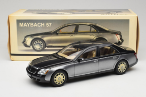 Maybach 57 SWB Caspian Black Himalayas Grey AUTOart 1:18 76151 Kovina – slika 9 od 9