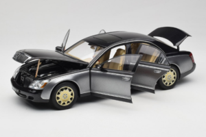 Maybach 57 SWB Caspian Black Himalayas Grey AUTOart 1:18 76151 Kovina – slika 2 od 9