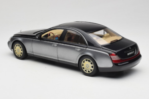 Maybach 57 SWB Caspian Black Himalayas Grey AUTOart 1:18 76151 Kovina – slika 7 od 9