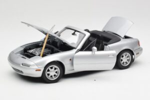 Mazda MX-5 Miata NA Highlight Srebrna Gate 1:18 1015 Kovina – slika 2 od 8