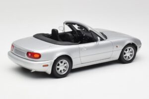 Mazda MX-5 Miata NA Highlight Srebrna Gate 1:18 1015 Kovina – slika 3 od 8