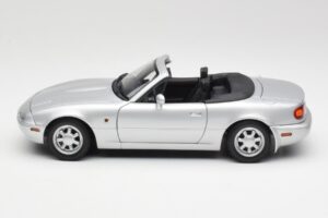Mazda MX-5 Miata NA Highlight Srebrna Gate 1:18 1015 Kovina – slika 4 od 8