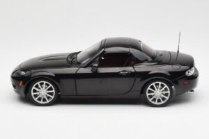 Mazda MX-5 NC Roadster Retractable Hardtop US Spec Črn AUTOart 1:18 75971 Kovina – slika 6 od 10
