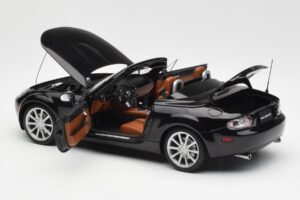Mazda MX-5 NC Roadster Retractable Hardtop US Spec Črn AUTOart 1:18 75971 Kovina – slika 7 od 10