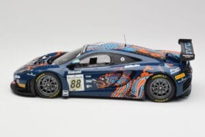 McLaren 12C GT3 #88 Von Ryan Racing A. Barff / T. Goodwin / B. Senna Spa 24 Hours 2013 Minichamps 1:18 151131388 Kovina – slika 3 od 6