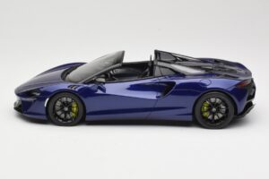 McLaren Artura Spider Vijolična GT Spirit 1:18 GT515 Smola – slika 3 od 6