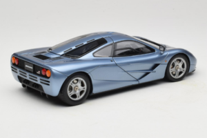 McLaren F1 Moder LCD 1:18 LCD18014-BU Kovina – slika 3 od 8
