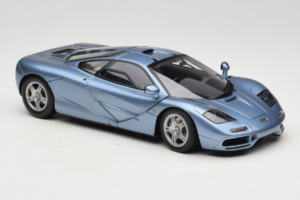 McLaren F1 Moder LCD 1:18 LCD18014-BU Kovina – slika 6 od 8
