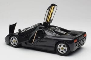 McLaren F1 Carbon Črna Metalik Minichamps 1:18 530133420 Kovina – slika 5 od 8