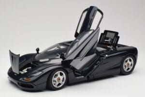 McLaren F1 Dark Blue Metallic Minichamps 1:12 530133128 Kovina – slika 2 od 9