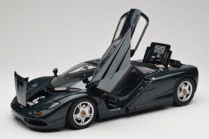 McLaren F1 Dark Green Metallic Minichamps 1:12 530133127 Kovina – slika 2 od 9